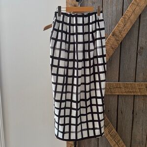 NWT Zara black and white skirt - Size M